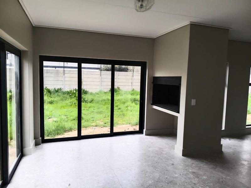To Let 3 Bedroom Property for Rent in Uitzicht Western Cape